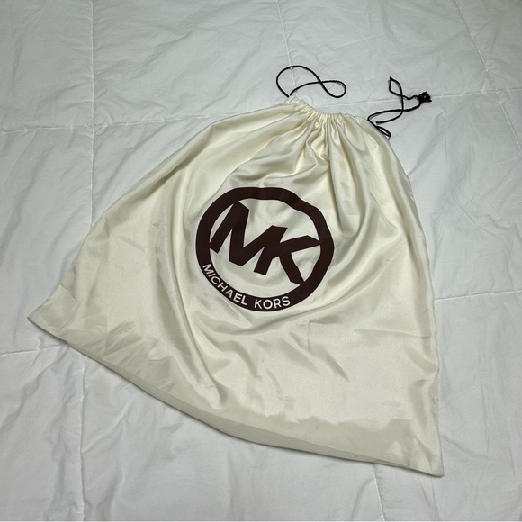 Michael Kors Selma Handbag with crossbody strap - Picture 14 of 15